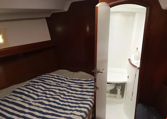 Boat Hotel na wodzie